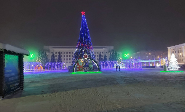 Когда откроют новогоднюю ёлку на Театральной площади?
