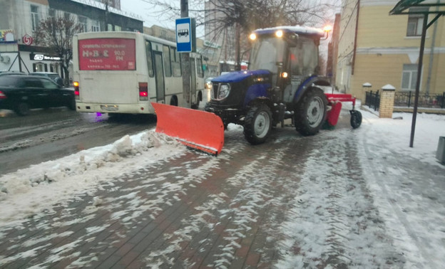 Более 70 единиц техники вывели для очистки улиц Кирова от снега