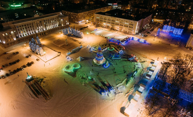 Ледовый городок простоит на Театральной площади ещё неделю
