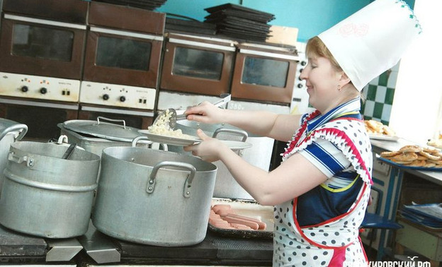Питание детей в школах Кирова хотят организовать, «как в Казани»