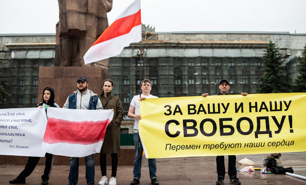 В Кирове около сотни человек вышли на акцию в поддержку жителей Белоруссии