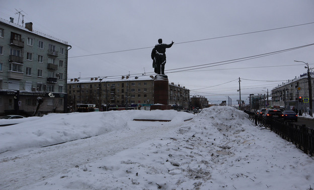 «Здесь невозможно вернуть ни ели, ни липы». В администрации рассказали об озеленении у ЦУМа