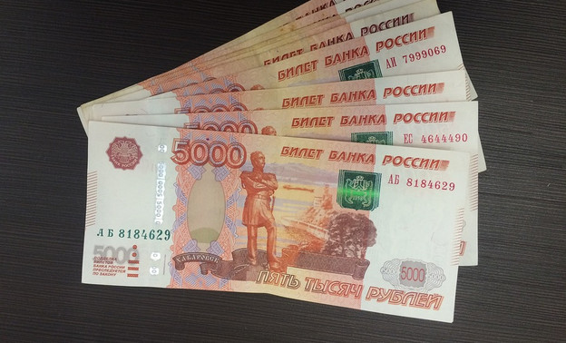 В Котельничском районе пенсионерка пыталась расплатиться пятитысячной купюрой «банка приколов»