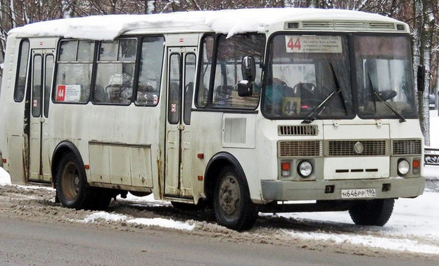 Кировчане помогли потушить загоревшийся автобус