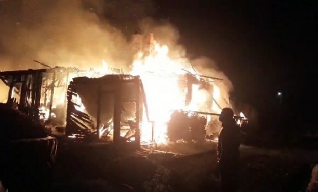 «Три семьи остались без жилья»: в Котельниче сгорел жилой дом
