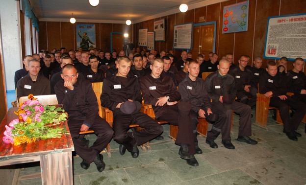 Кировских заключённых балуют мороженым