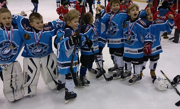 Юные кировские хоккеисты попробовали свои силы на международном турнире в Сочи