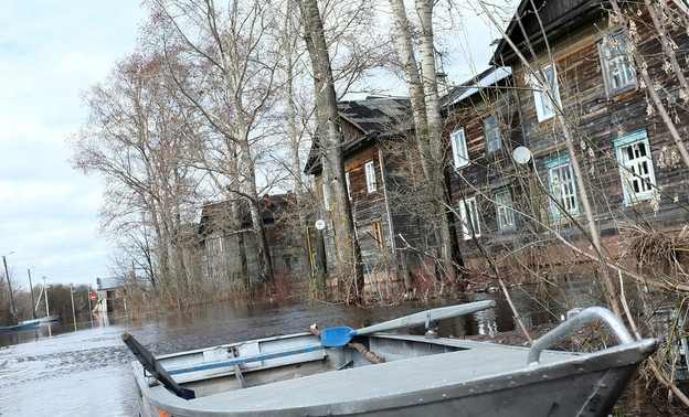 В Кирове вода подошла вплотную к жилым домам (видео)