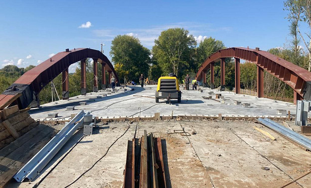На мосту через реку Ошторму начали завершающий этап ремонта