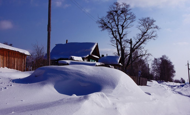 В Яранском районе должник спрятал автомобиль от приставов под снегом