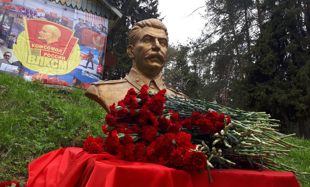 «Коммунисты России» и КПРФ собирают деньги на памятник Сталину в Кирове. Каждая партия - на свой