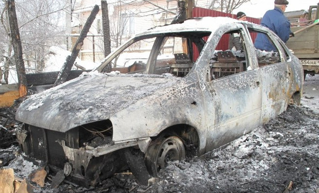 Вчера в Котельниче в собственном автомобиле сгорел мужчина