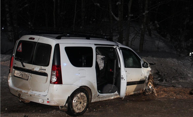 На трассе Киров - Малмыж внедорожник влетел в «Ларгус»: двух пострадавших увезла скорая
