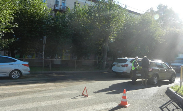 В Кирове на пешеходном переходе иномарка сбила 8-летнего мальчика
