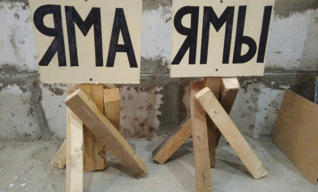 Кировчанин обозначил ямы на Луганской самодельными знаками (ФОТО)