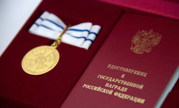 Владимир Путин наградил двух кировчан медалями