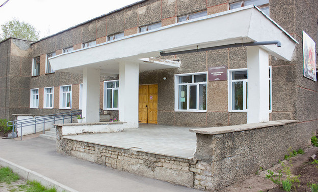 Благодаря помощи Рахима Азимова в Зуевке будет отремонтирована Детская школа искусств