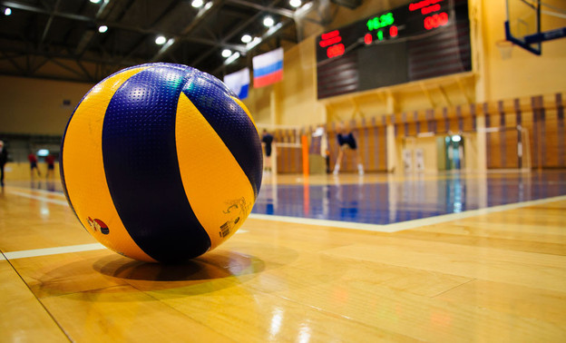 Кировские волейболисты в упорной борьбе уступили спортсменам из Саранска