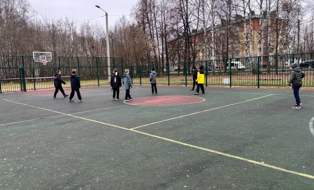 В Коминтерновском смогут играть в футбол и баскетбол