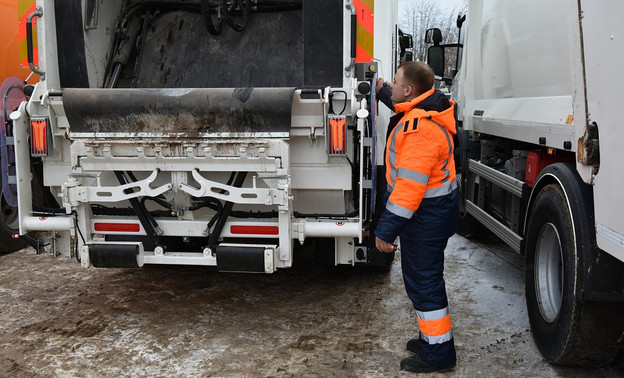 Коммунальщики пообещали, что в новогодние праздники проблем с вывозом мусора в Кирове не будет
