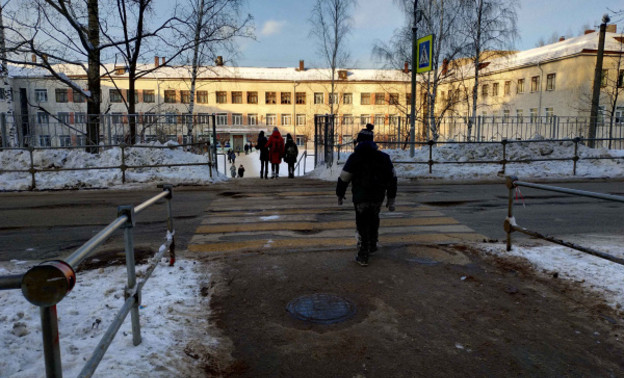 В нескольких кировских школах активисты нашли опасные нарушения