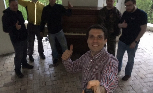 В ротонде Александровского сада поставили новое фортепиано