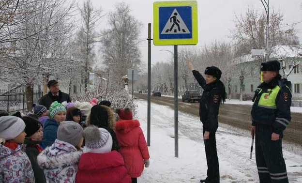 У детских садов и школ в Кирове оборудуют 90 новых пешеходных переходов