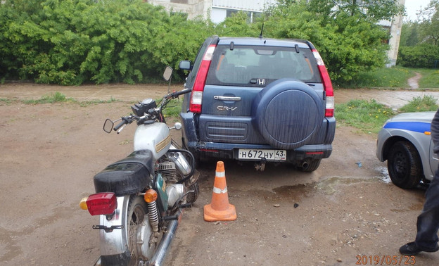 В Кирово-Чепецке пьяный мотоциклист врезался в «Хонду»