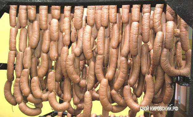 Большинство россиян стали тратить большую часть своих доходов на продукты