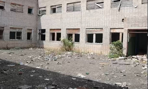 До конца сентября заброшенную школу в деревне Шутовщина вновь законсервируют