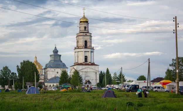 Впереди освящение воды и обратный путь: паломников встретили в селе Великорецкое