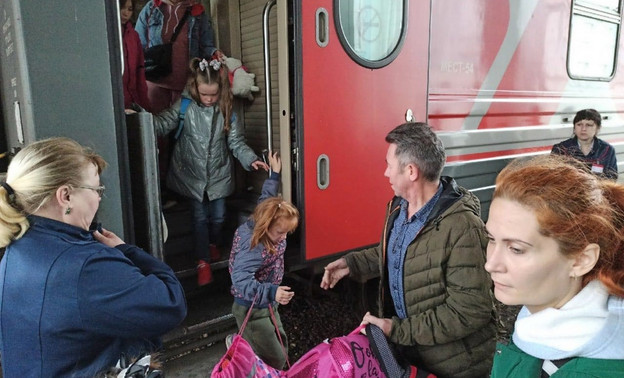 В Киров прибыли 39 детей из Донецкой школы-интерната