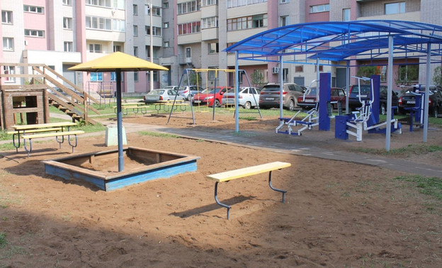 В Кирове оборудуют восемь детских площадок