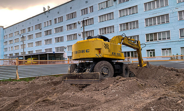 В больничном городке на Свердлова, 4, появится надземный переход между корпусами
