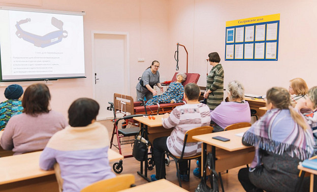 В Кирове запустили обучение основам ухода за пожилыми людьми и инвалидами