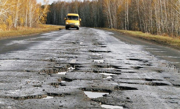 Суд обязал власти Зуевского района отремонтировать дорогу