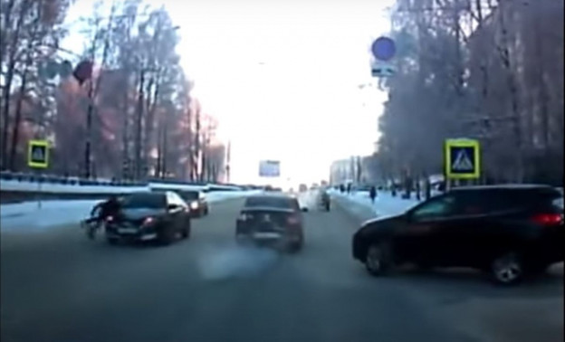 В Кирове водитель сбил ребёнка на пешеходном переходе (ВИДЕО)