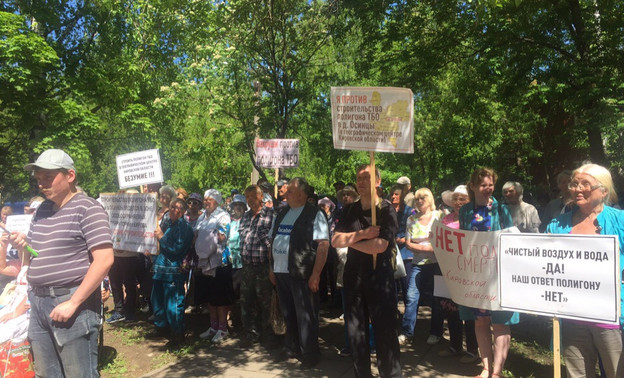 Жители Вахрушей снова вышли на митинг против полигона ТБО в Осинцах