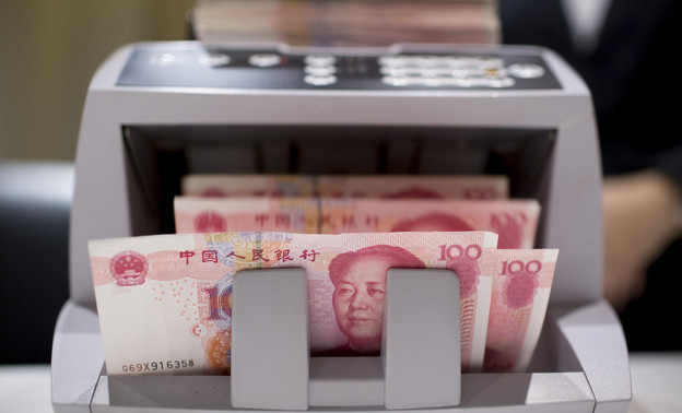 ВТБ: больше половины вкладов в юанях держат люди старше 50 лет