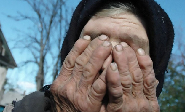 В Советском районе мужчина несколько месяцев избивал 90-летнюю мать