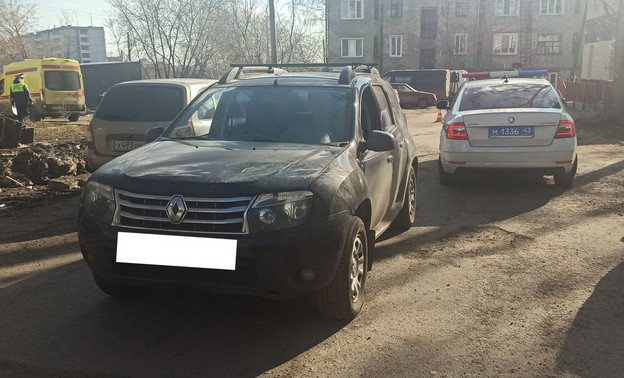 В Кирове водитель иномарки сбил двух пешеходов. Одна из женщин погибла