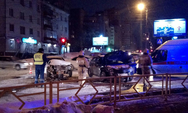 В центре Кирова столкнулись две «легковушки»: есть пострадавшие