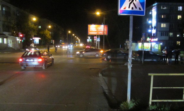 В Кирове в районе автовокзала водитель «двенадцатой» сбил девушку с ребёнком
