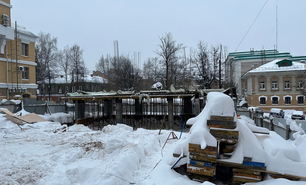 В Кирове на месте снесённого дома Блюхера начали строить новодел