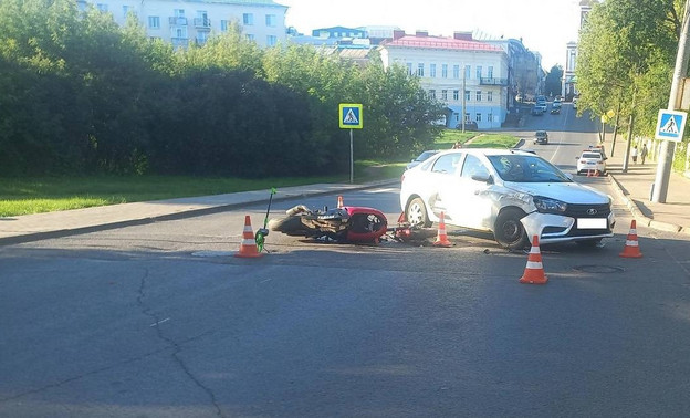 На улице Казанской водитель легковушки сбил мотоциклиста