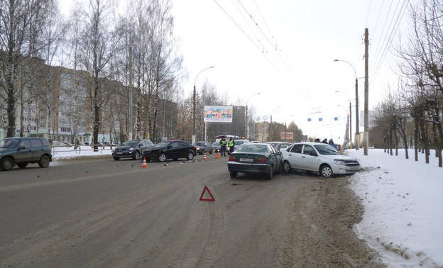 В массовом ДТП на Московской пострадали три человека, в том числе 9-летняя девочка