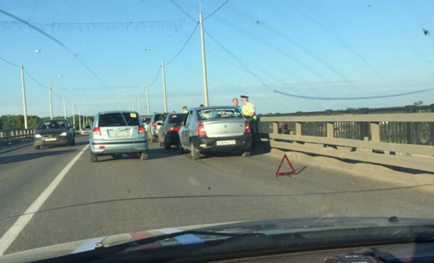 Из-за аварии на старом мосту в Кирове образовались километровые пробки