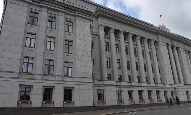 У здания правительства Кировской области будет запрещена парковка и передвижение транспорта