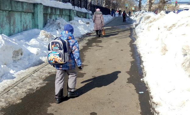 В Кирове 8-летний мальчик ушёл в школу и пропал