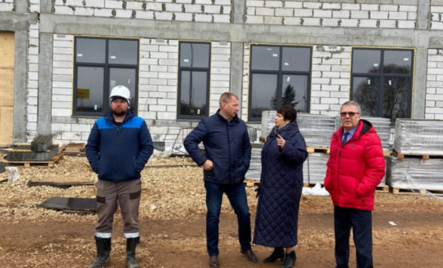 Школу и детский сад в слободе Курочкины сдадут в срок